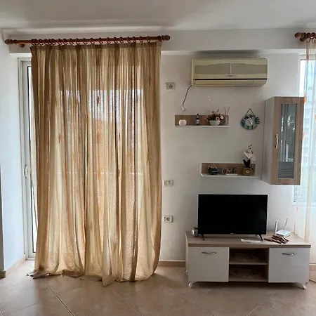Xhelili Apartment
